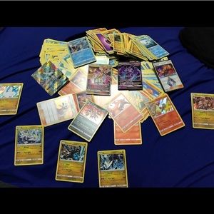 Lot of 200 Pokémon cards!